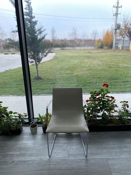 Scaune moderne, diverse modele și culori – stare foarte bună