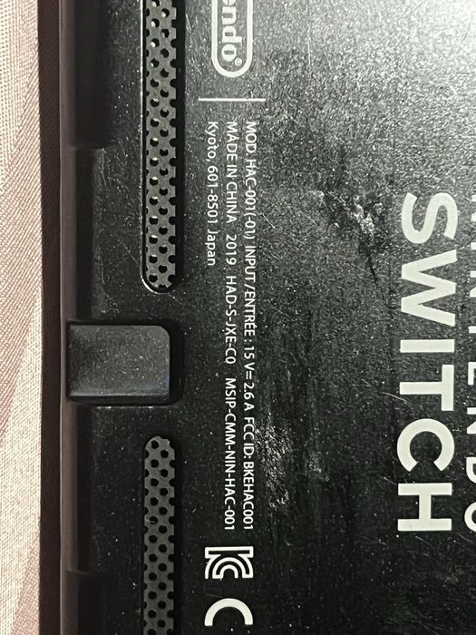 Nintendo Switch OLED в хорошем рабочем состоянии.