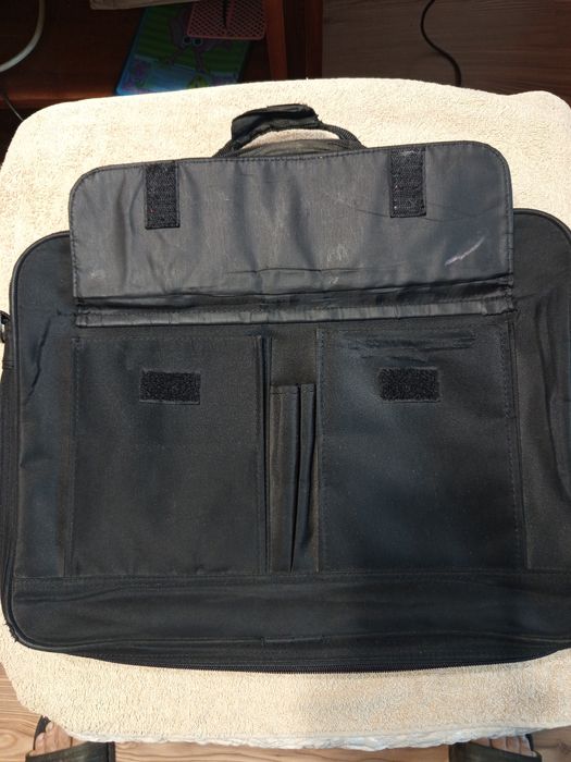 Продавам чанта за лаптоп