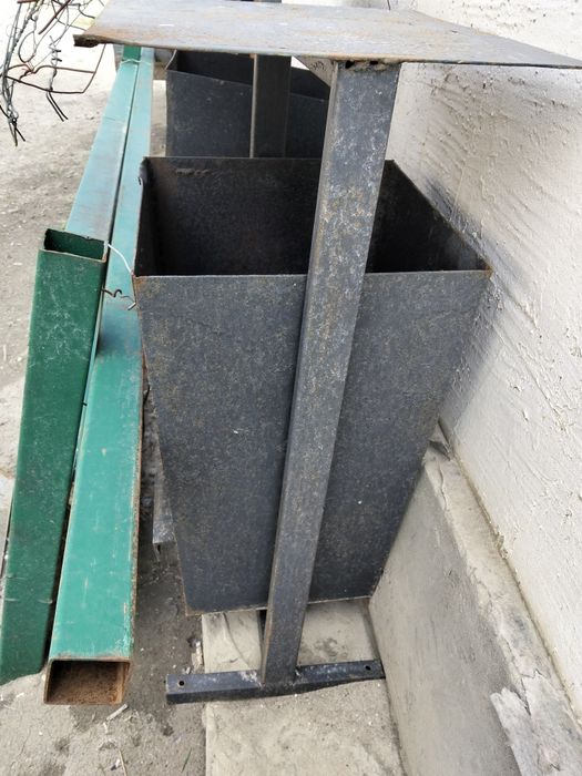 Тапчан. Качеля. Урна