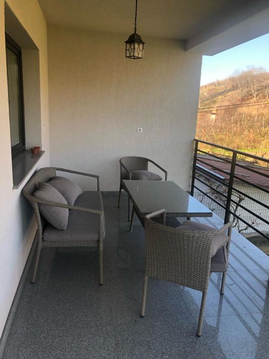Inchiriez apartament la casa, in suprafata de 135 mp util