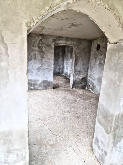 Casa (la rosu) + teren 2522 mp – ideala pentru personalizare - Cost