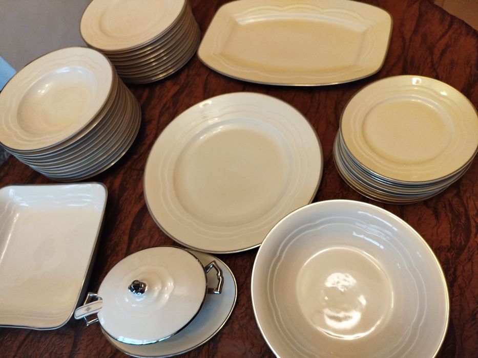 Уникален поцеланов сервиз