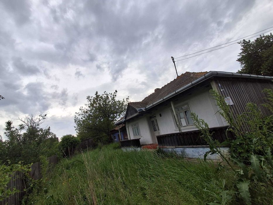 Vand casa bătrânească