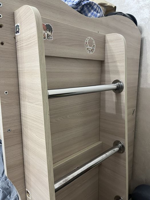 двухъярусная кровать