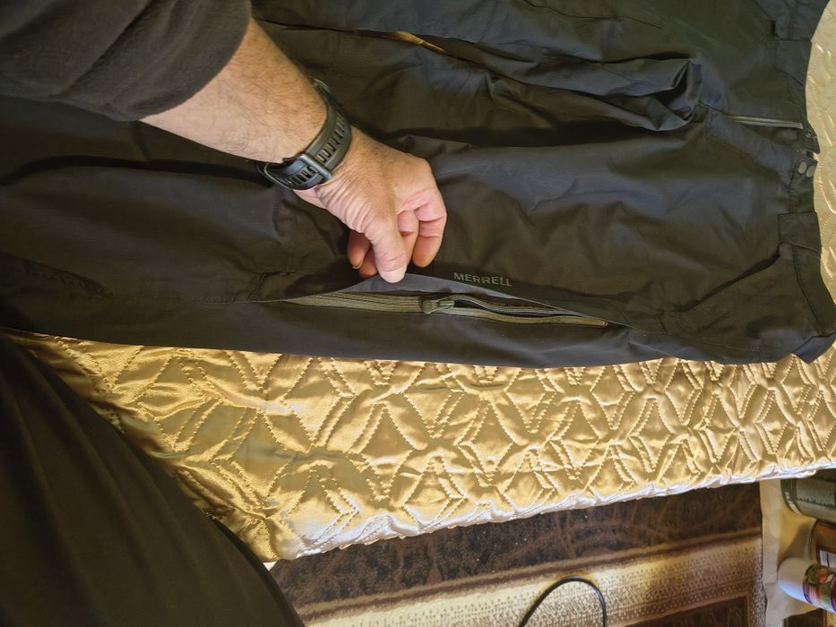 Продавам туристически панталон  MERRELL