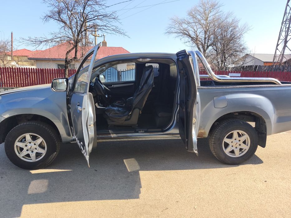 Vand sau schimb Isuzu d max 2015