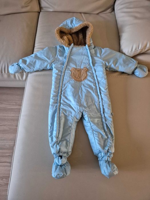 Зимен космонафт с мече