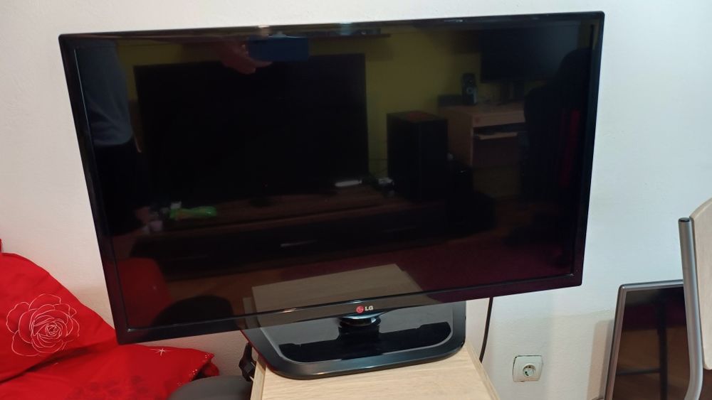 Televizor LG 106 cm Necesită înlocuire leduri