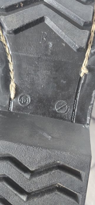 Черни кубинки от стария модел ! 44 номер