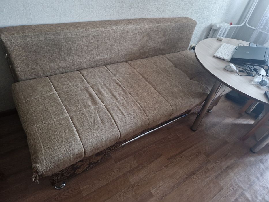 Отдам диван в не плохом состоянии