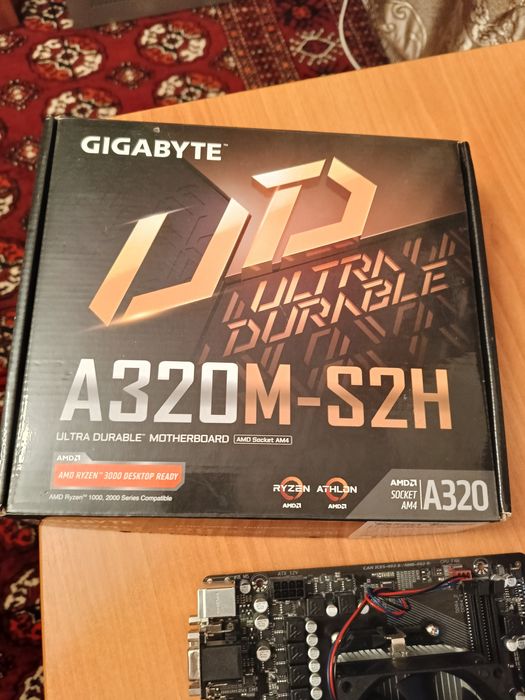 Материнская плата АМ 4 с процессором.