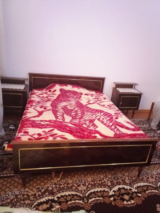 Румынский спальный гарнитур книжный шкаф кровать тримо