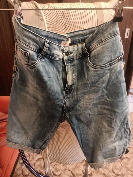 Vând pantaloni scurți dama noi mărimea L