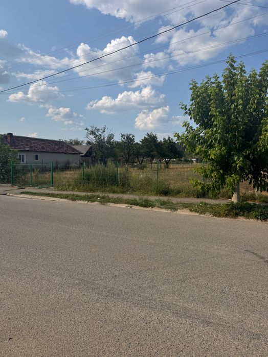 Teren Bratca zona piata