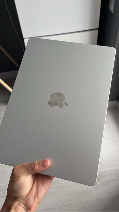 Apple Macbook air 13.6 M3