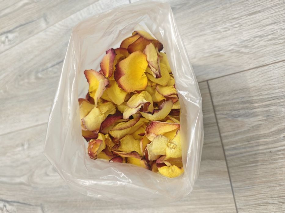 Лепестки роз для украшения