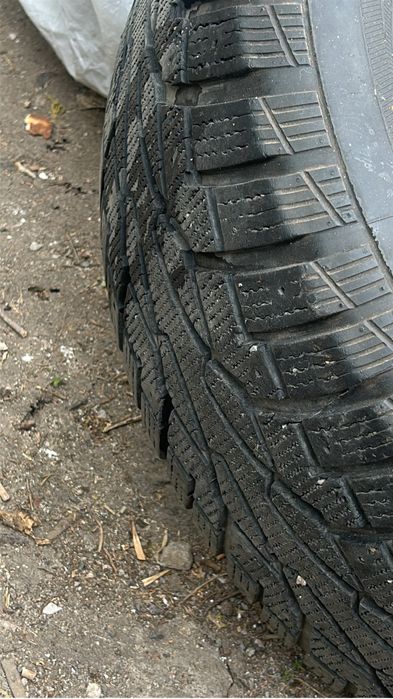 Продам комплект резины 17 зима