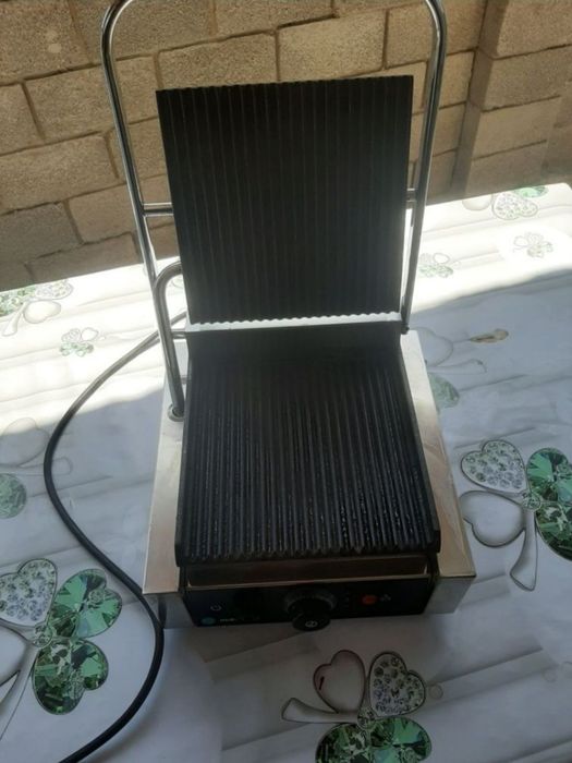 Продам грильницу