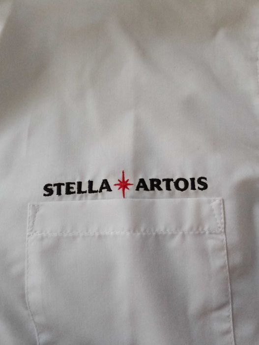 Рекламна риза на "Stella Artois".