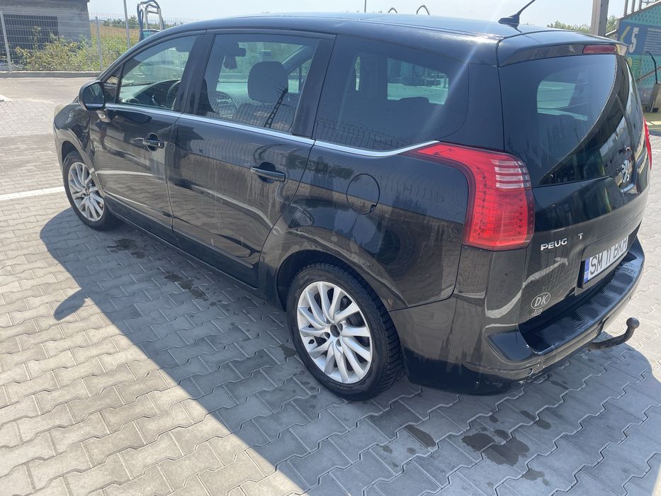 Peugeot 5008     7 locuri