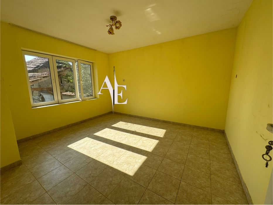 Продава се Къща в Угърчин - 269 кв.м за 181 €/кв.м - Снимка #10