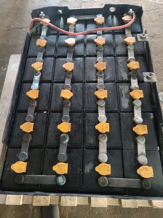 Принимаем аккумулятор ( АКБ)