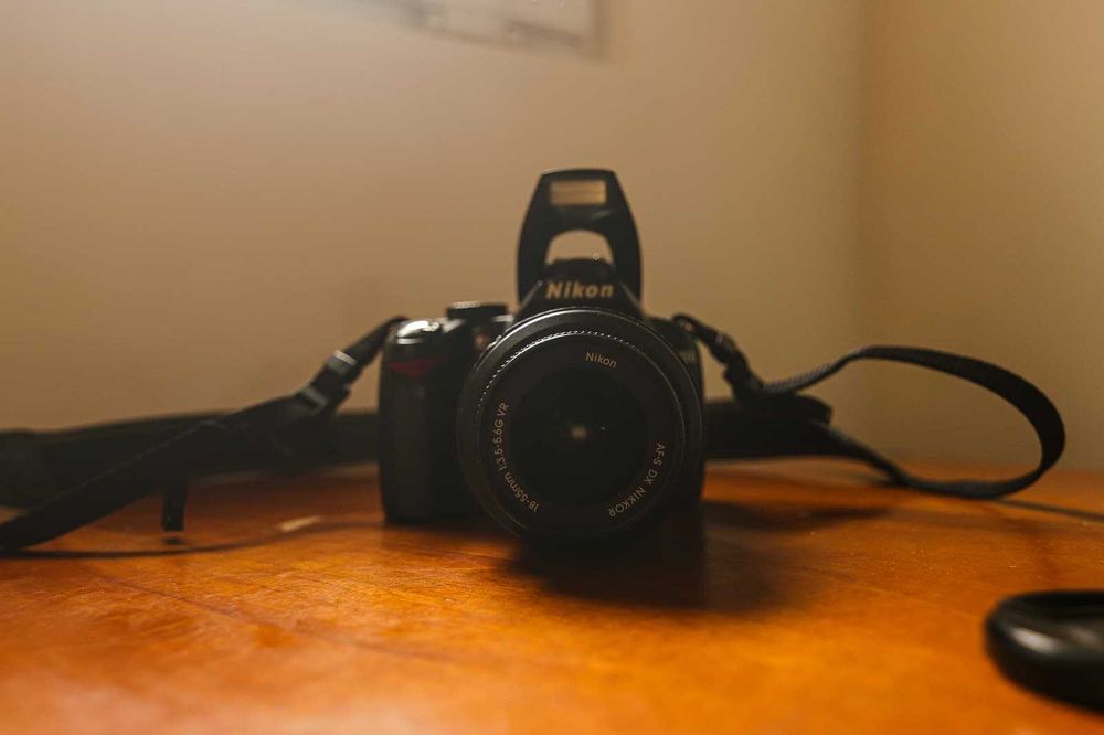 Aparat foto DSLR Nikon D3000