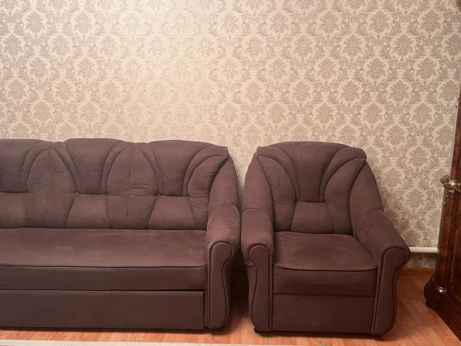 Диван с двумя кресломи