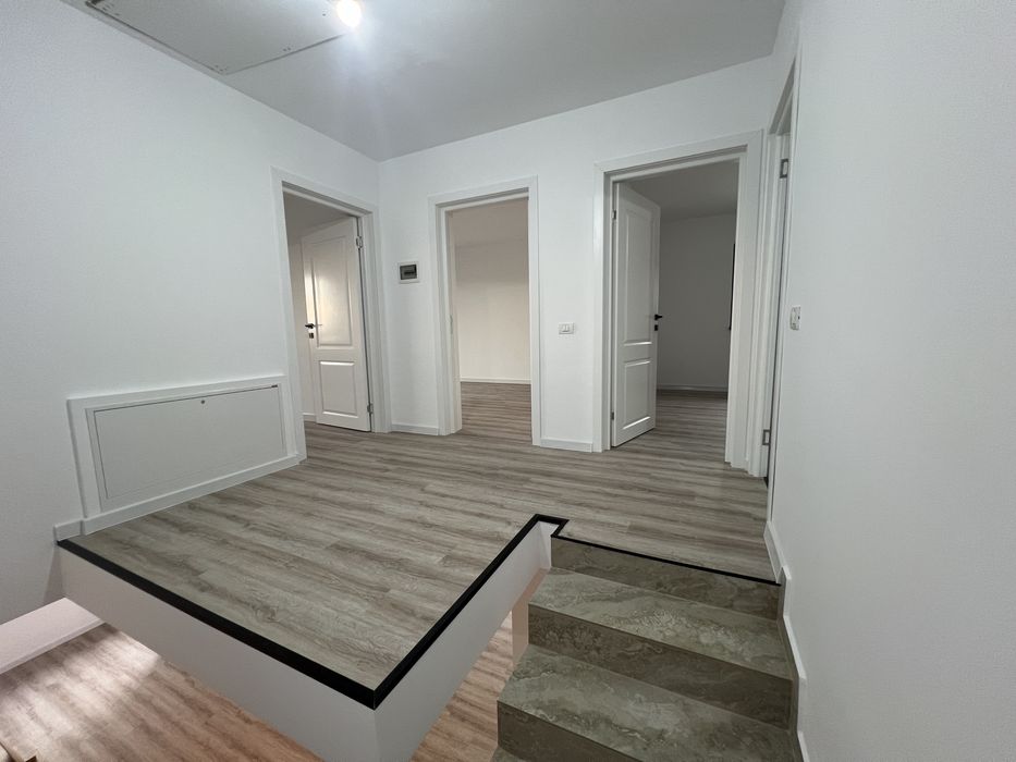 Casa de vanzare P+1E-1km de târgul săptămânal