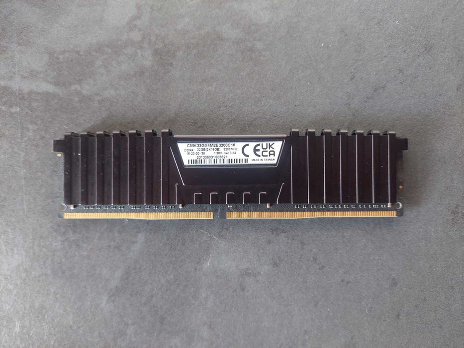 16 GB RAM DDR4 3200 MHz Corsair Vengeance - TESTAT - CL16 - Single Stick