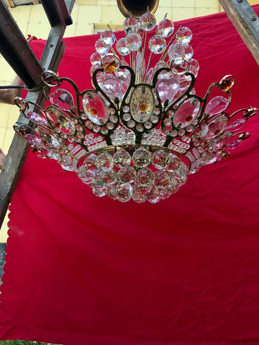 Очень красивая люстра!