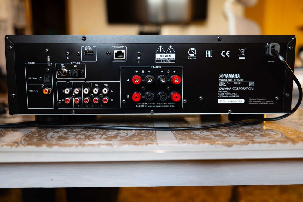 Yamaha R-N301 стерео мрежов ресийвър