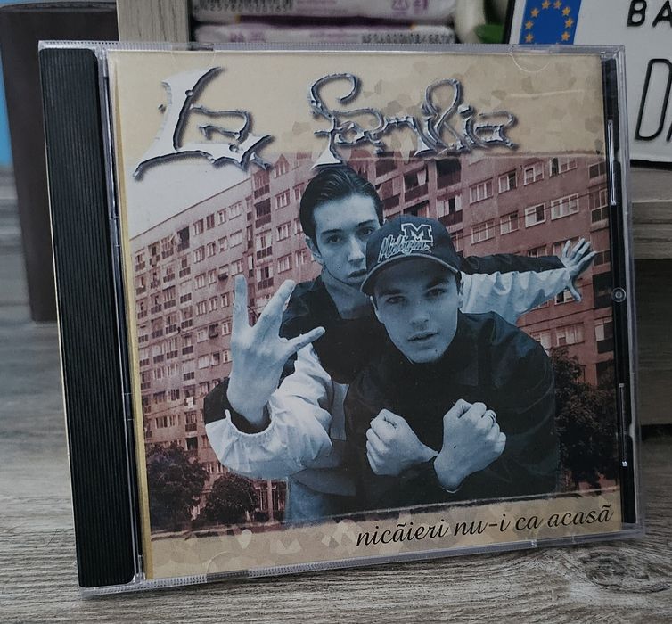 La Familia - Nicăieri Nu-i Ca Acasă (CD prima ediție) CITIȚI DESCRIERE