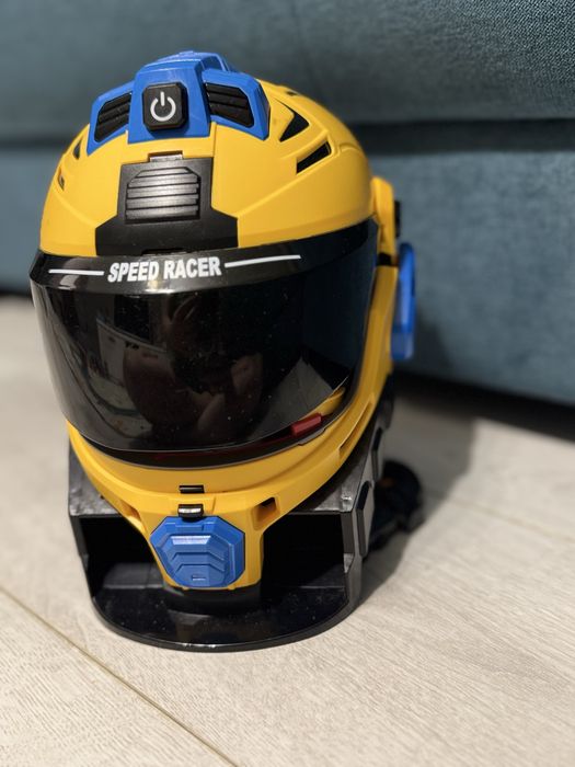 Трансформираща се каска писта с коли