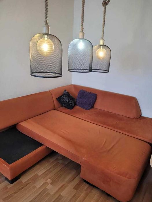Оранжев Диван (orange couch)