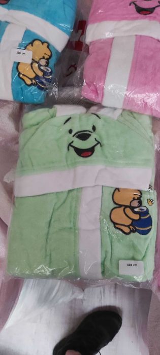 Детски халат нови различни цветове.