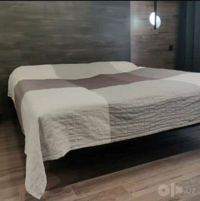 Парящая кровать из металла конструкций