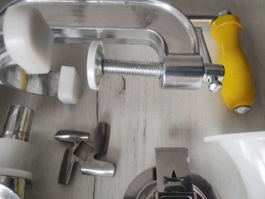 Ръчна машинка за месо.