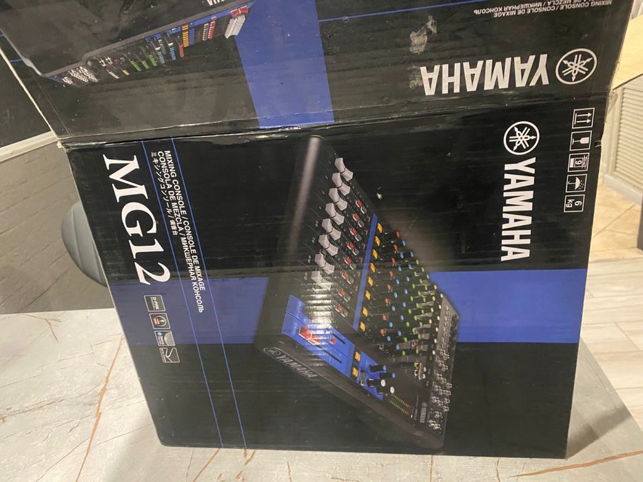 YAMAHA M12 микшер
