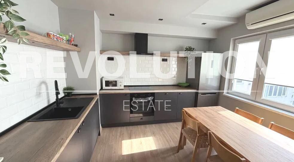 Дава се под наем Двустаен апартамент в Варна, Цветен квартал - 65 кв.м за 700 € - Снимка #2