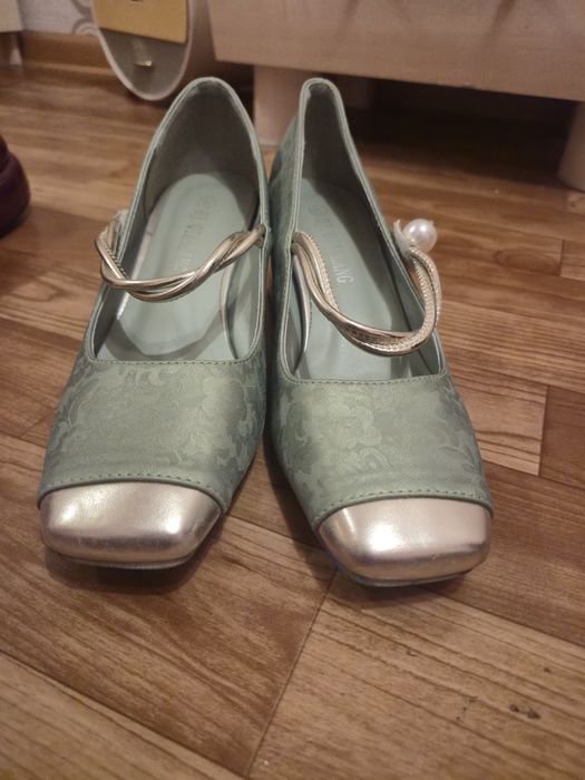 Продам летние туфли