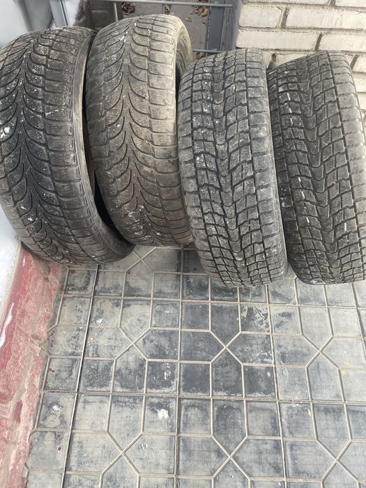 Зимние шины 235/65/18