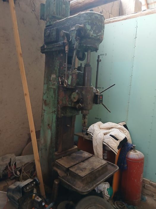 Токарний сверлилная станок