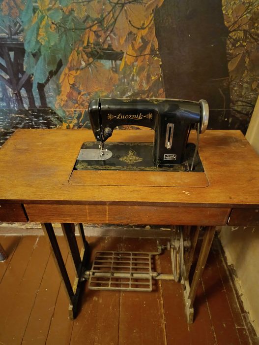 Винтидж крачна шевна машина Лучник