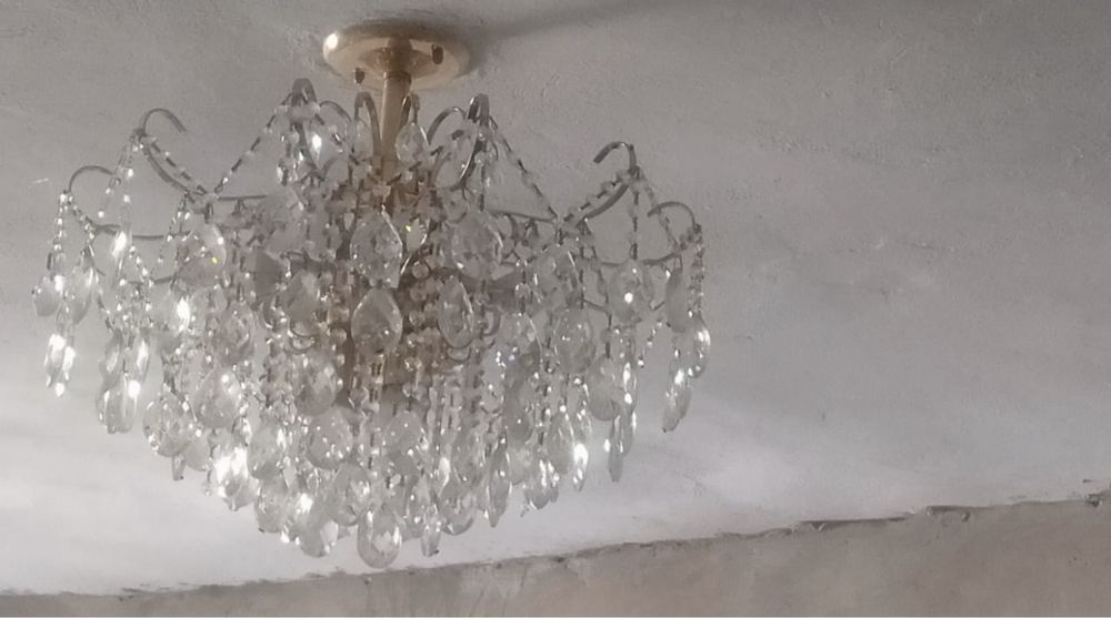 Продам люстру красиую