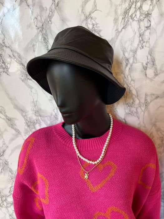 Аксесоари и шапки