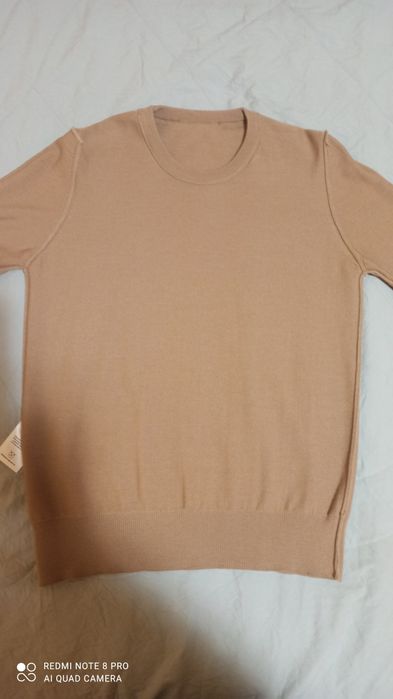 Нов бежов мъжки пуловер. 100% мериносова вълна.