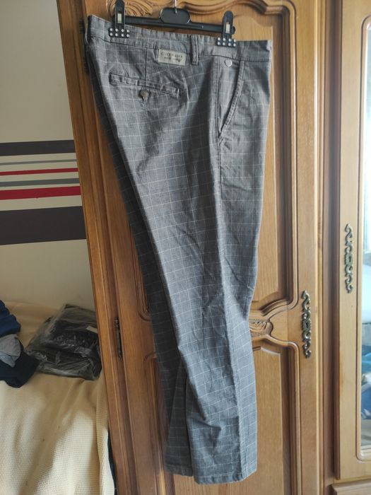 Pantaloni tip blugi, modele diferite, marimi si culori diferite
Modele