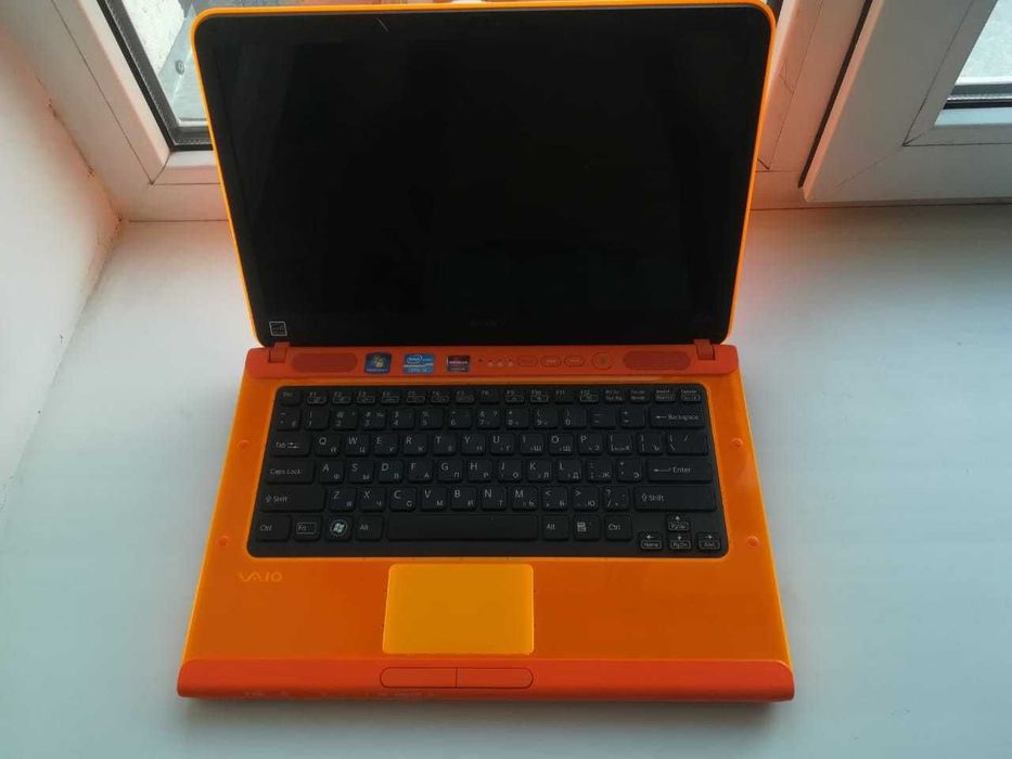 Ноутбук Sony Vaio (оранжевый)